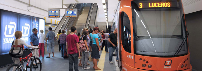 Viajeros en TRAM de Alicante