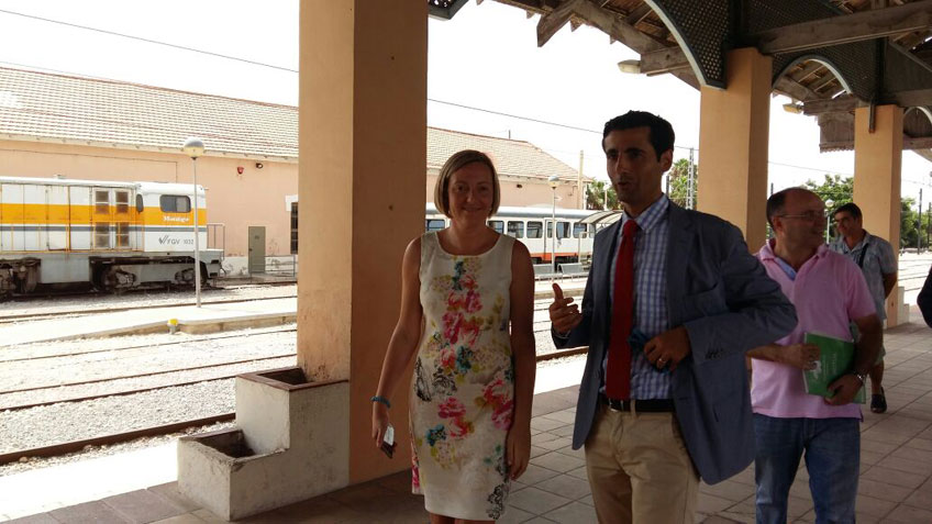 La consellera de Vivienda, Obras públicas y Vertebración del Territorio, María José Salvador en el TRAM de Alicante