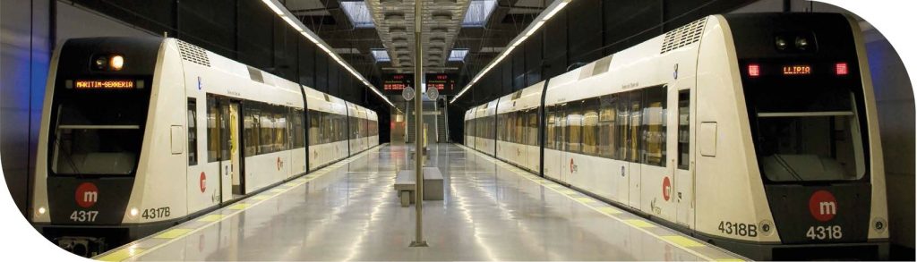 Foto portada capítulo 15. Dos unidades de metro paradas con destino Marítim-Serrería y Llíria (unidades 4317 y 4318)