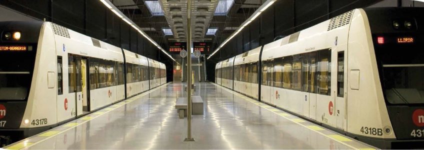 Foto portada capítulo 15. Dos unidades de metro paradas con destino Marítim-Serrería y Llíria (unidades 4317 y 4318)