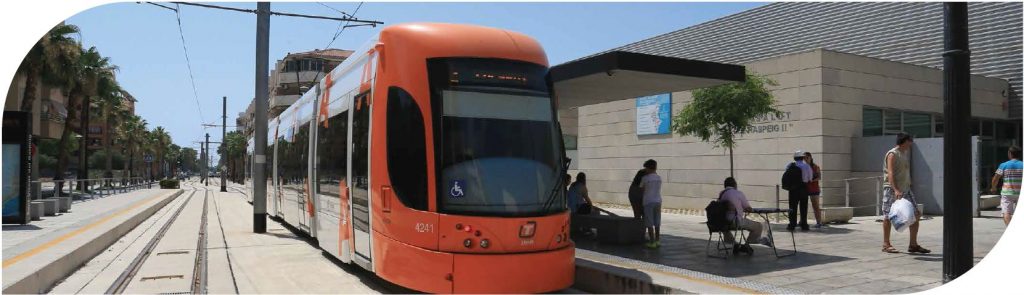 Foto portada del capítulo 2. Tram en una estación de Alicante (Unidad 4241)