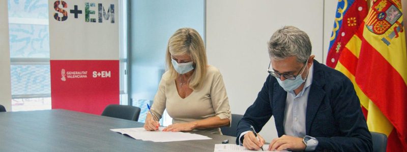 Arcadi España y Gabriela Bravo han firmado el procedimiento que permite ampliar las acciones de colaboración conjunta