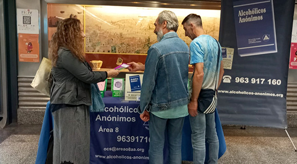 Col·laboració amb Alcohòlics Anònims
